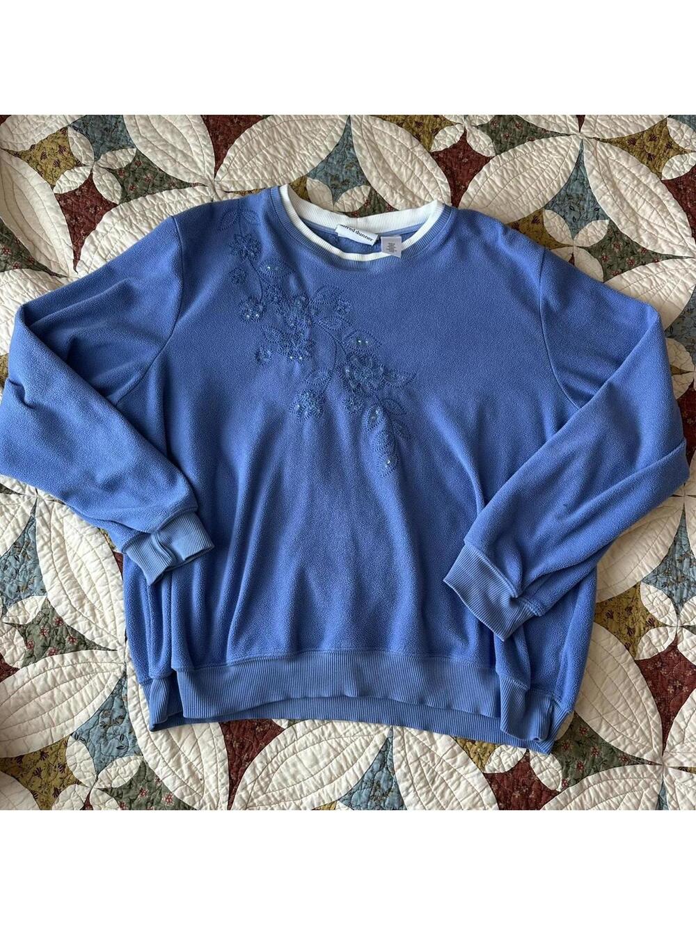 Vintage 90s blue & white floral embroidered spring sweater w double collar - Picture 2 of 4